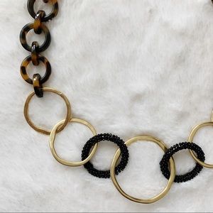 ANN TAYLOR | Interlocking Hoop Necklace